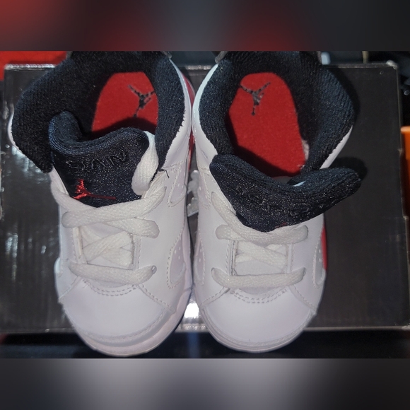 Jordan 6 Retro - Picture 2 of 4